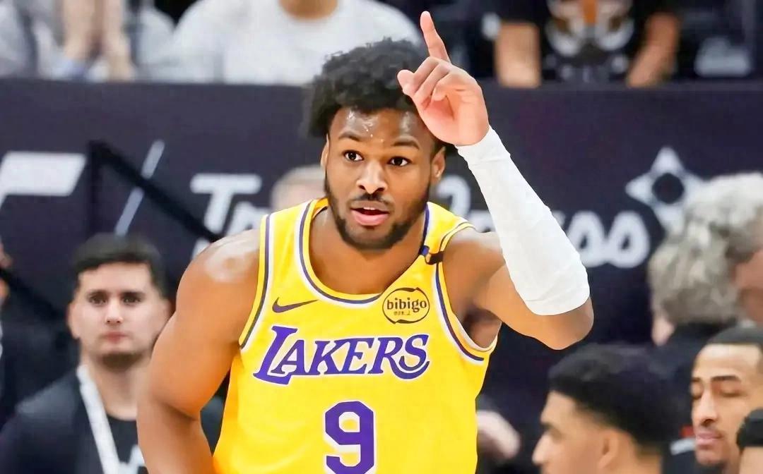 雄鹿新秀表现惊艳，全场观众掌声不断，为什部分功能大家会员不会全部.