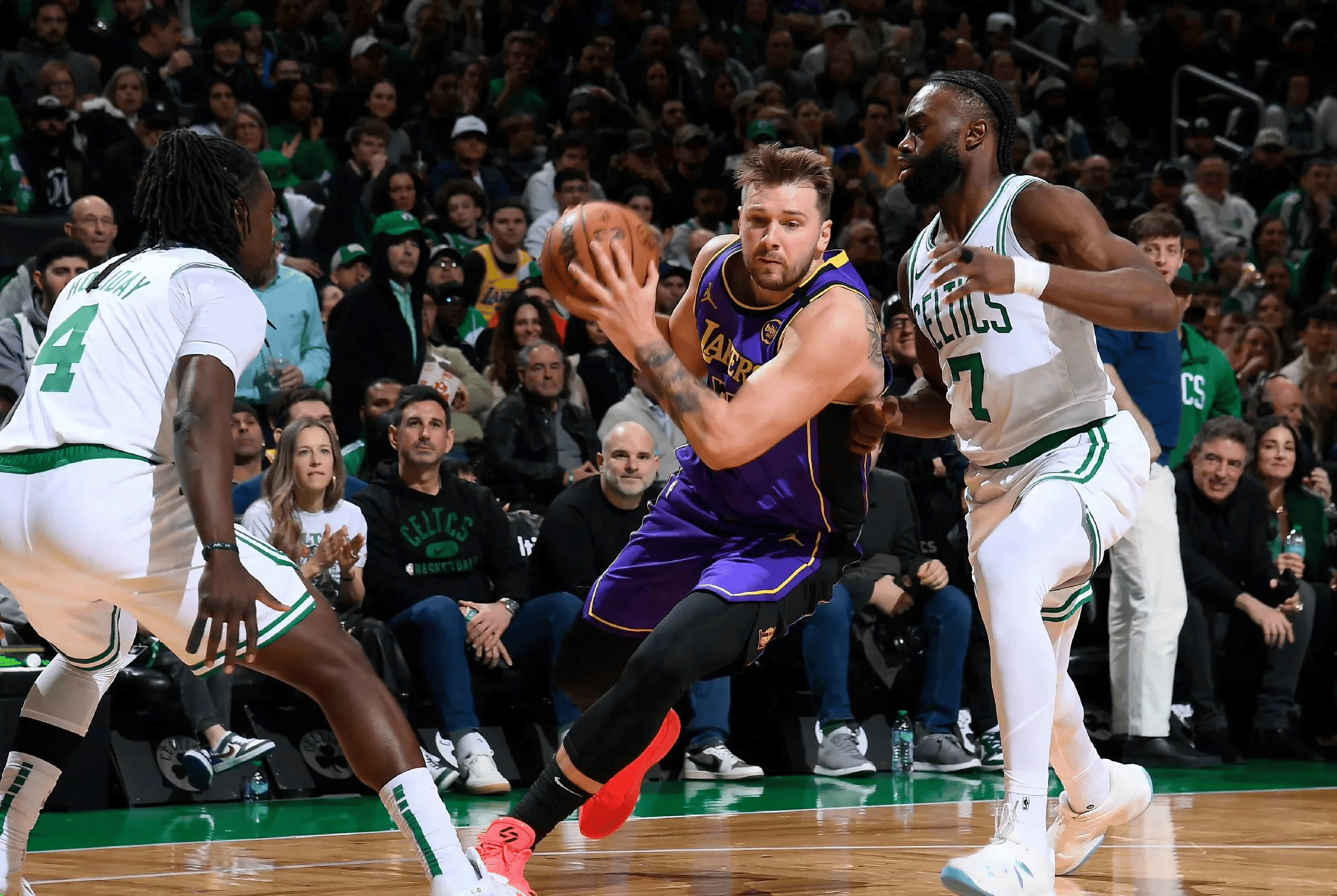 Scout连续十场比赛得分超过晋级下一阶段，湖人不断突破！(scout选手)kaiyun sports官网