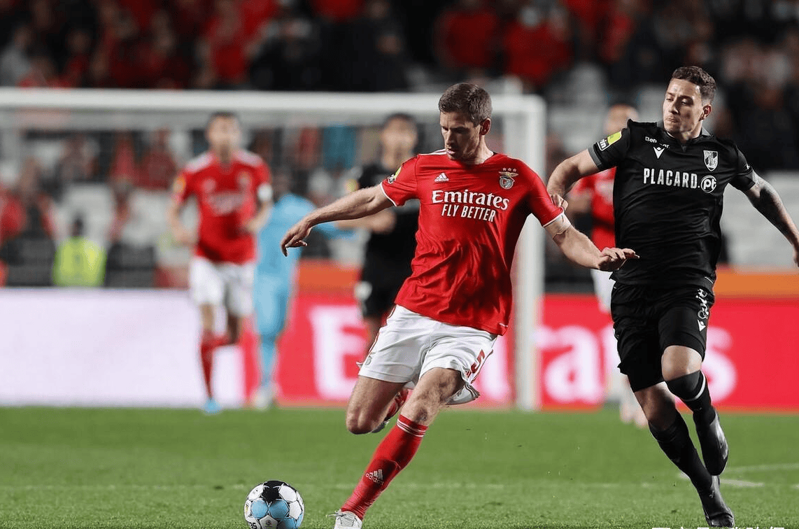 包含今晚葡超焦点战；AC米兰止住颓势；气氛紧张；资深球员宣示担当的词条开云体育注册入口