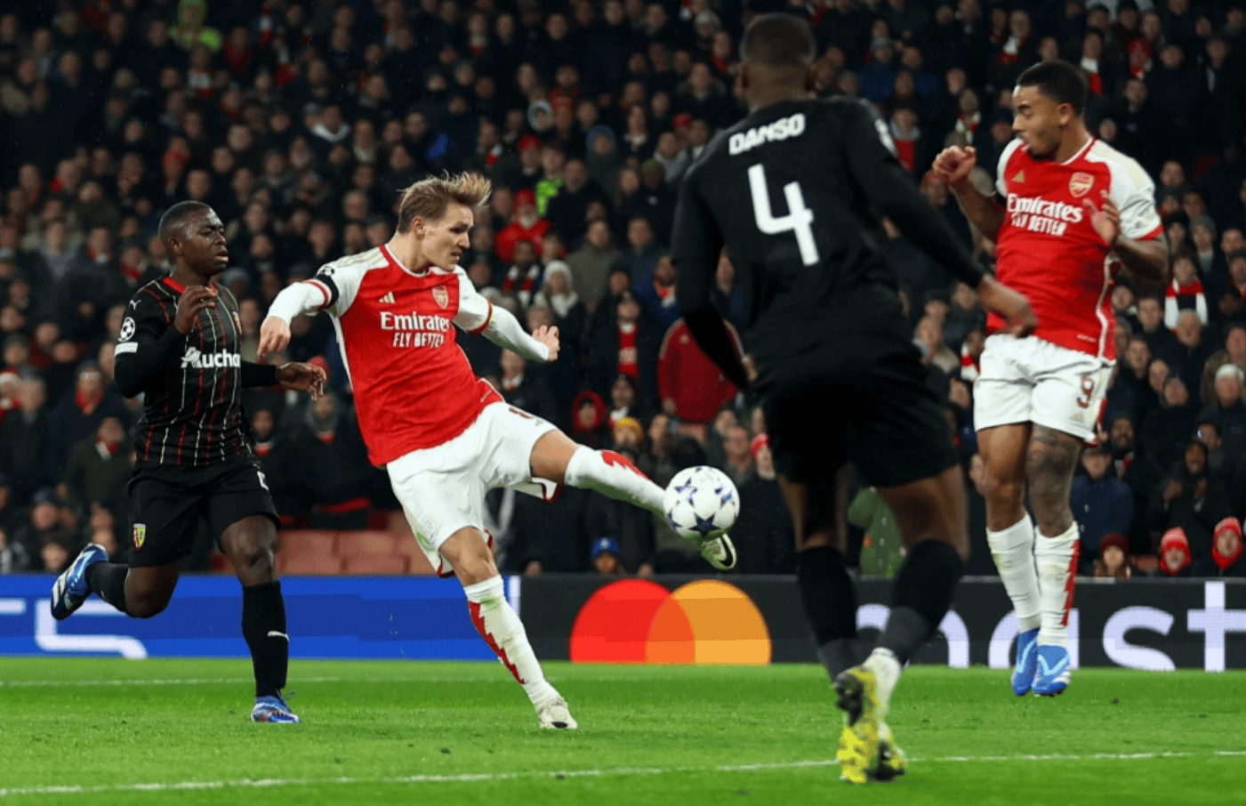 包含社区盾赛程吃紧，阿森纳国际比赛日再遭质疑，媒体盛赞，身体对抗强度拉满的词条开云体育注册入口